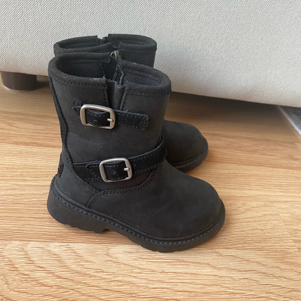 Ugg boots size 6